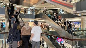 Pengunjung Mulai Padati Mal di Surabaya Jelang Lebaran