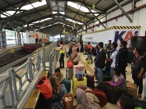 57 Ribu Penumpang Berangkat Mudik Naik Kereta Api dari Daop 8 Surabaya 57 Ribu Penumpang Berangkat Mudik Naik Kereta Api dari Daop 8 Surabaya