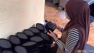 Perajin Songkok di Lamongan Kebanjiran Pesenan Jelang Lebaran