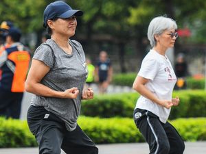 Senam Chi Kung untuk Jaga Kesehatan Lansia Semarakkan CFD Jakarta