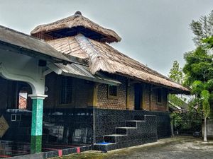 Misteri Masjid Tua di Lombok Timur: Tak Ada yang Tahu Siapa Pendirinya Misteri Masjid Tua di Lombok Timur: Tak Ada yang Tahu Siapa Pendirinya