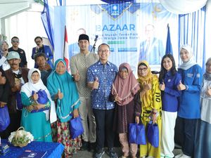 Jalankan Instruksi Ketum PAN, Eddy Soeparno Bagikan Sembako di Jabar Jalankan Instruksi Ketum PAN, Eddy Soeparno Bagikan Sembako di Jabar