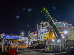 Video: Detik-detik 2 Pemudik Jatuh ke Laut Saat Hendak Naik Kapal di Pelabuhan Merak
