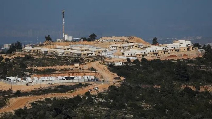 Bangunan gres berdiri di area permukiman Israel di Tepi Barat New buildings stand around the Israeli settlement Ateret near the Palestinian village of Um Safa near Ramallah, in the Israeli-occupied West Bank, March 11, 2025. (Reuters)