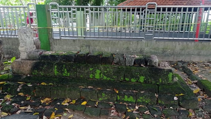 Batu nisan makam cucu Sunan Giri dicuri Batu nisan makam cucu Sunan Giri dicuri