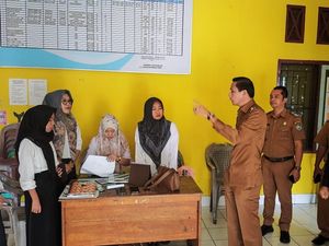 Duh! Bupati Kaur Sidak Kantor Camat, Hanya Ada 5 Honorer yang Ngantor Duh! Bupati Kaur Sidak Kantor Camat, Hanya Ada 5 Honorer yang Ngantor
