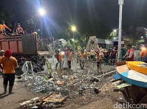 Kerusakan Usai Demo Tolak UU TNI di Surabaya