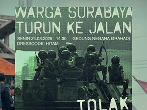 Mahasiswa-Warga Suarakan Tolak UU TNI di Depan Gedung Grahadi Hari Ini