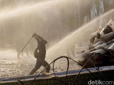 Demo Tolak UU TNI di Surabaya Ricuh