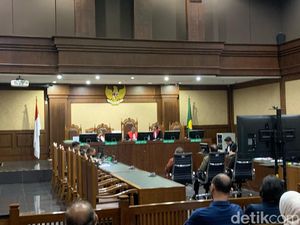 2 Terdakwa Kasus Korupsi Truk Basarnas Divonis 4 dan 6 Tahun Penjara