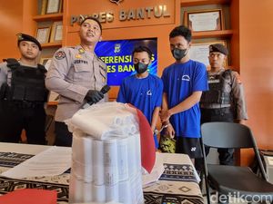 2 Remaja Terciduk Bawa Bubuk Mercon di Sewon Ternyata Peracik dan Penjual 2 Remaja Terciduk Bawa Bubuk Mercon di Sewon Ternyata Peracik dan Penjual