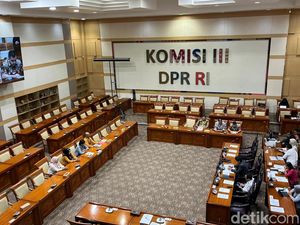 Komisi III DPR Apresiasi Polisi Tangguhkan Penahanan Ibu Farel Lewat RJ Komisi III DPR Apresiasi Polisi Tangguhkan Penahanan Ibu Farel Lewat RJ