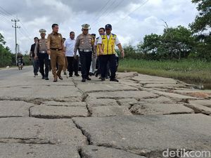 10 KM Jalintim Rusak Imbas Banjir, BPJN Riau Kebut Perbaikan Jelang Arus Mudik 10 KM Jalintim Rusak Imbas Banjir, BPJN Riau Kebut Perbaikan Jelang Arus Mudik