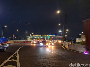 Suasana Malam di GT Cileunyi Bandung, Pemudik Mulai Ramai Suasana Malam di GT Cileunyi Bandung, Pemudik Mulai Ramai
