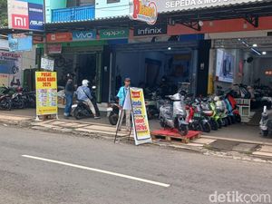 Viral Tumpukan Uang Baru di Ruko Pasuruan, Ternyata Cabangnya Banyak Viral Tumpukan Uang Baru di Ruko Pasuruan, Ternyata Cabangnya Banyak
