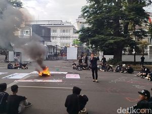 Mahasiswa Bandung Demo Tolak UU TNI, Persoalkan Prajurit di Urusan Siber Mahasiswa Bandung Demo Tolak UU TNI, Persoalkan Prajurit di Urusan Siber