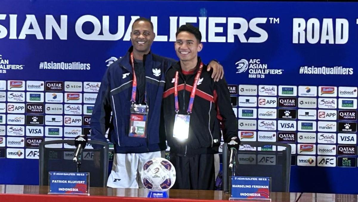 Marselino Ferdinan (kanan) bersama Patrick Kluivert. Foto: Mercy Raya/detikSport