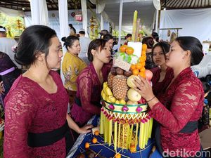Warga Blitar Ikuti Lomba Hias Penjor-Gebogan Jelang Nyepi Warga Blitar Ikuti Lomba Hias Penjor-Gebogan Jelang Nyepi