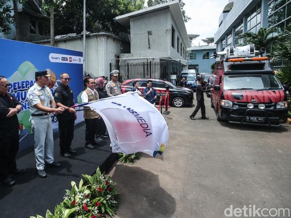 Menko PMK dan Kakorlantas Lepas Tim Liputan Mudik Transmedia