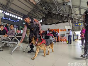 Anjing Pelacak Polrestabes Semarang Dikerahkan Sterilisasi Stasiun Tawang