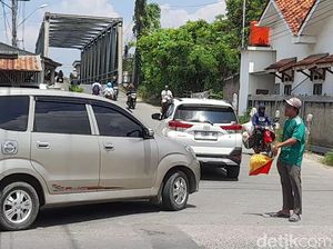 Tangkal Macet Arus Mudik, Polisi Terapkan One Way di Simpang Ciremai Brebes