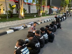 34 Pemuda yang Konvoi dan Nyalakan Flare di Surabaya Ditangkap
