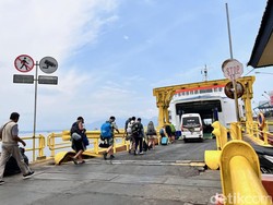 Antre 5 Jam, Pemudik di Gilimanuk Akhirnya Bisa Menyeberang ke Ketapang