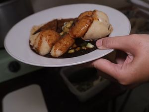 Mantan Manajer Ini Jual Pempek, Ludes 200 Buah Sehari Mantan Manajer Ini Jual Pempek, Ludes 200 Buah Sehari