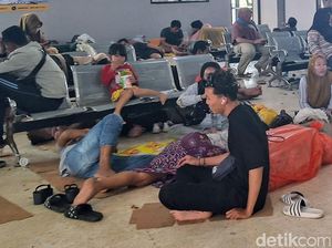 Puluhan Pemudik Gratis di Pelabuhan Jangkar Situbondo Terlantar Puluhan Pemudik Gratis di Pelabuhan Jangkar Situbondo Terlantar