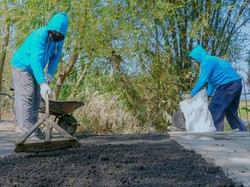 Dukung Mudik Lancar, Pemkab Gresik Perbaiki 5 Titik Jalan Rusak