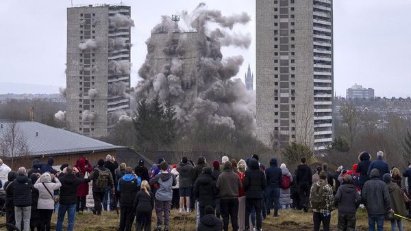 Perobohan 3 Apartemen di Skolatlandia Jadi Tontonan Warga