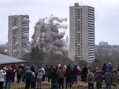 Perobohan 3 Apartemen di Skolatlandia Jadi Tontonan Warga