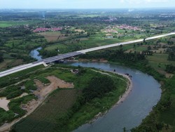 Tol Padang-Sicincin Serap Tenaga Kerja Lokal Jadi Petugas Transaksi-Derek