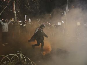 Ramai Demo Penahanan Wali Kota Istanbul, 1.100 Orang Ditangkap Ramai Demo Penahanan Wali Kota Istanbul, 1.100 Orang Ditangkap