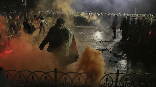 Ratusan Warga Turki Gelar Aksi Protes Penahanan Wali Kota Istanbul