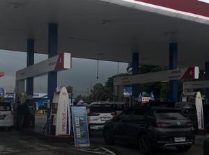 Video: Rest Area KM 57 Tol Japek Ramai pada H-7 Lebaran Video: Rest Area KM 57 Tol Japek Ramai pada H-7 Lebaran