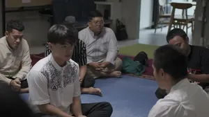 Potret Steven Wongso Dibimbing Ustaz Felix Siauw untuk Hijrah