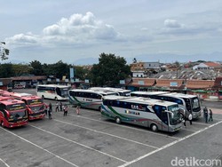 H-7 Lebaran, Terminal Cicaheum Bandung Mulai Dipadati Pemudik