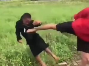 Bocah 10 Tahun di Takalar Di-bully Kelompok Remaja, Korban Dipukul-Ditendang Bocah 10 Tahun di Takalar Di-bully Kelompok Remaja, Korban Dipukul-Ditendang