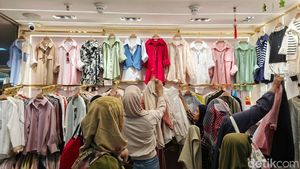 THR Cair, Warga Ramai-ramai Berburu Baju Lebaran