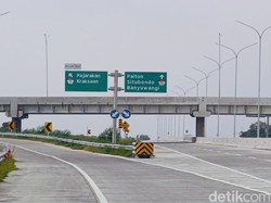 Ratusan Kendaraan Lintasi Tol Probowangi Kraksaan-Paiton di Hari Pertama Dibuka