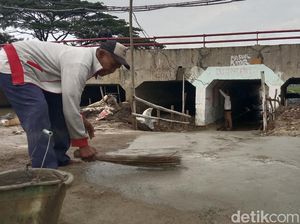 Warga Indramayu Buat Jalur Alternatif di Kolong Jembatan untuk Pemudik