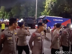 Jelang Lawan Indonesia, Bus Bahrain Dikawal 2 Rantis Masuk ke GBK