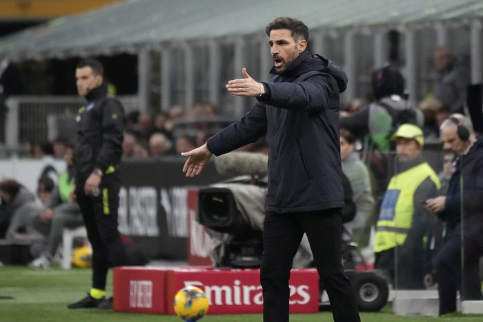 Comos head coach Cesc Fabregas reacts during the Italian Serie A soccer match between AC Milan and Como at the San Siro Stadium in Milan, Italy, Saturday, March 15, 2025. (AP Photo/Antonio Calanni)