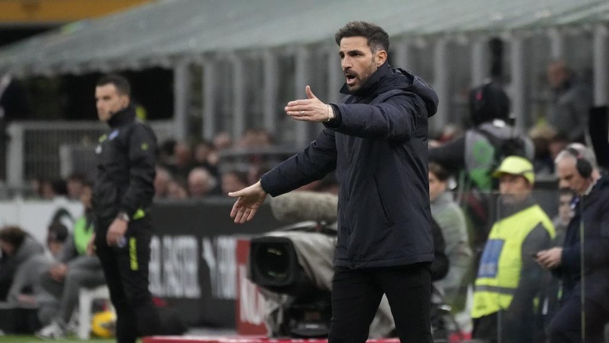 Bagus di Como, Cesc Fabregas dinilai sudah saatnya menangani Chelsea. (Foto: AP/Antonio Calanni)
