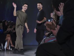 Loewe Tunjuk Duo Desainer Pendiri Proenza Schouler, Gantikan Jonathan Anderson Loewe Tunjuk Duo Desainer Pendiri Proenza Schouler, Gantikan Jonathan Anderson