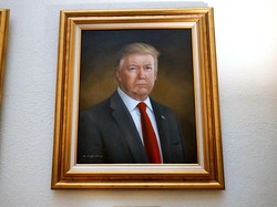 Video Lukisan Potret Diri yang Bikin Trump Jengkel: Terburuk!