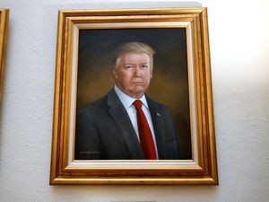 Video Lukisan Potret Diri yang Bikin Trump Jengkel: Terburuk! Video Lukisan Potret Diri yang Bikin Trump Jengkel: Terburuk!