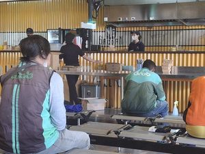 Bonus Hari Raya Cair, Ojol: Masak Dihargai Cuma Rp 50 Ribu Bonus Hari Raya Cair, Ojol: Masak Dihargai Cuma Rp 50 Ribu