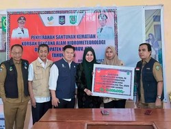 Kemensos Beri Santunan Kematian kepada Ahli Waris 11 Korban Bencana di Bima